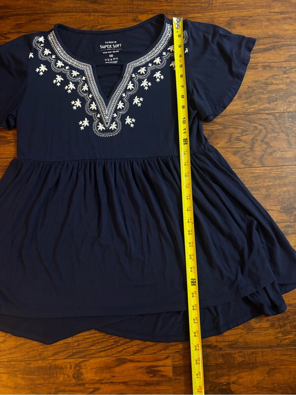Torrid Super Soft Top Navy Blue White Floral V-Neck Short Sleeve Babydoll Blouse - Picture 2 of 8